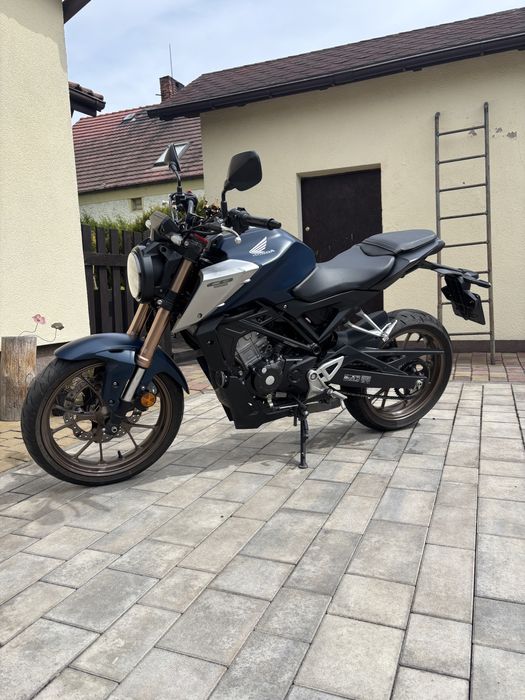 Honda cb125r niski przebieg