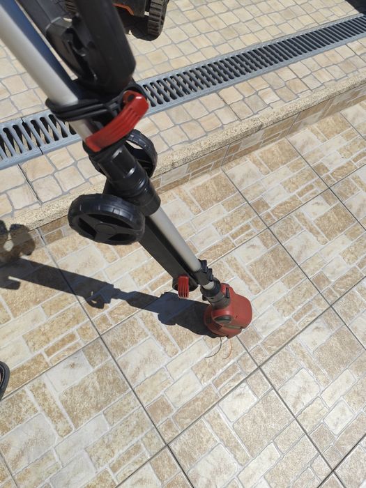 Máquina e aparador de relva...como nova