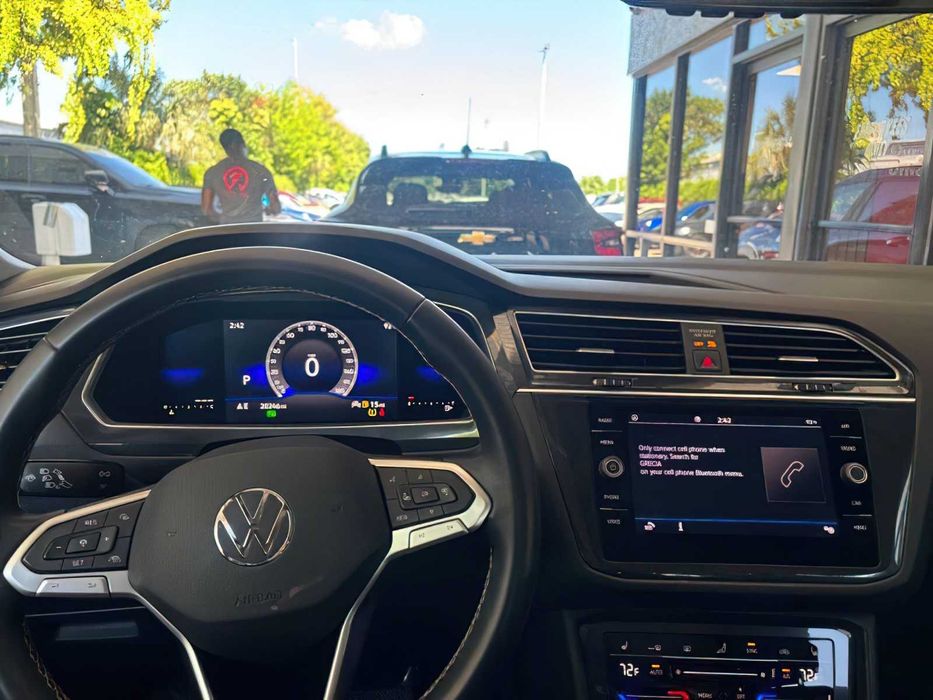 Volkswagen Tiguan      2022