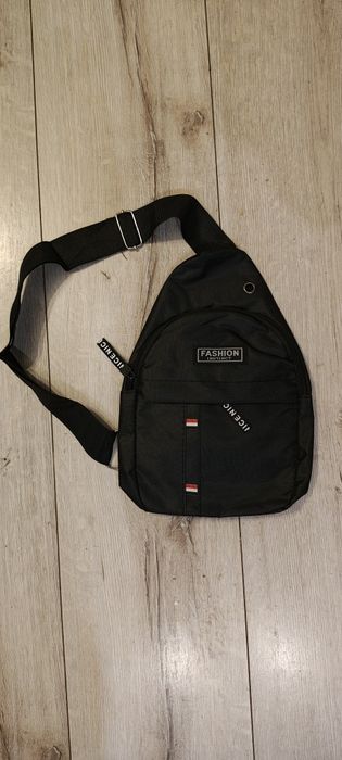 Torba Saszetka Na Ramię Klatkę Piersiową Czarna