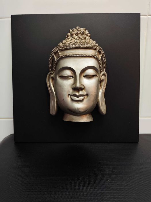Quadros de Buda em relevo.