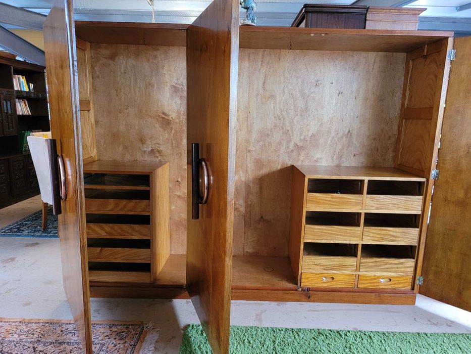 Lindíssimo roupeiro antigo arte Deco - restaurado