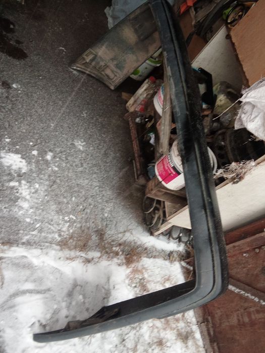 Продам бампер задній мерседес 124