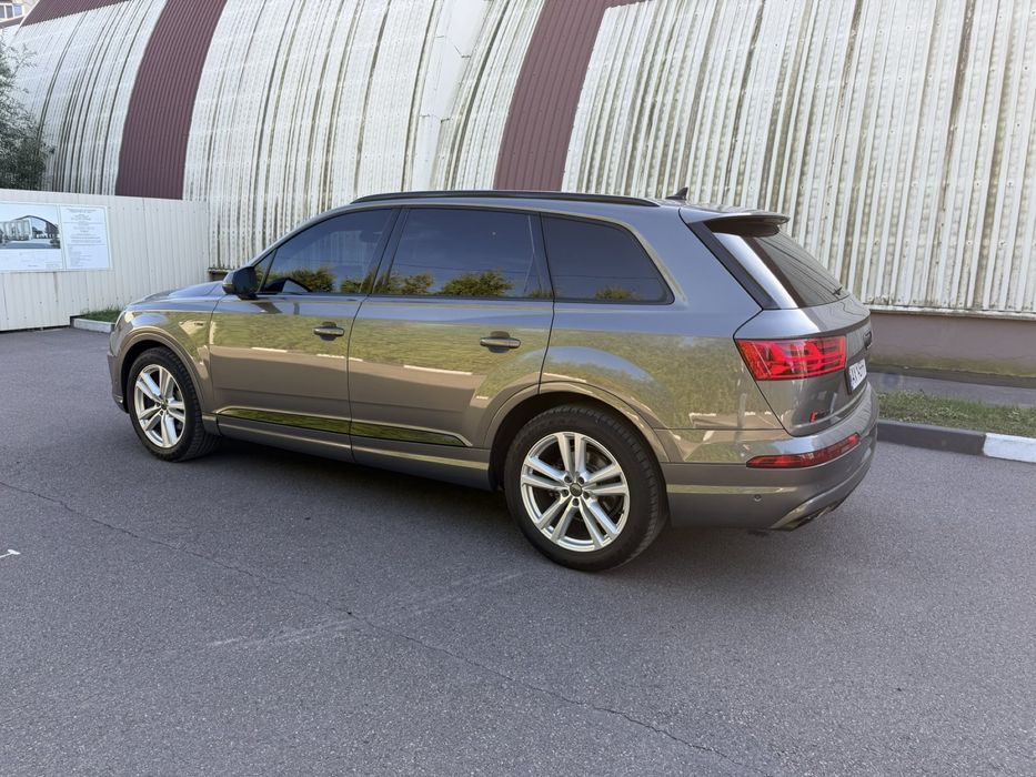 продам авто Audi Q7