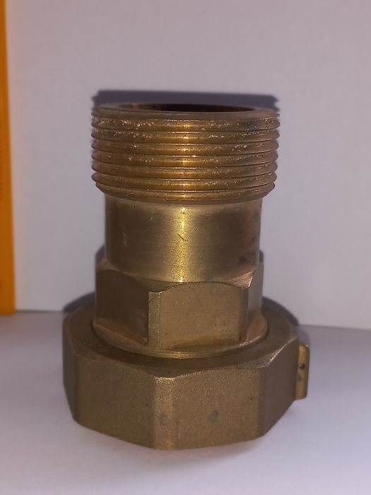 Скидки! Штуцер 32 для счетчиков 1 1/2" х 1 1/4" латунь  Швеция