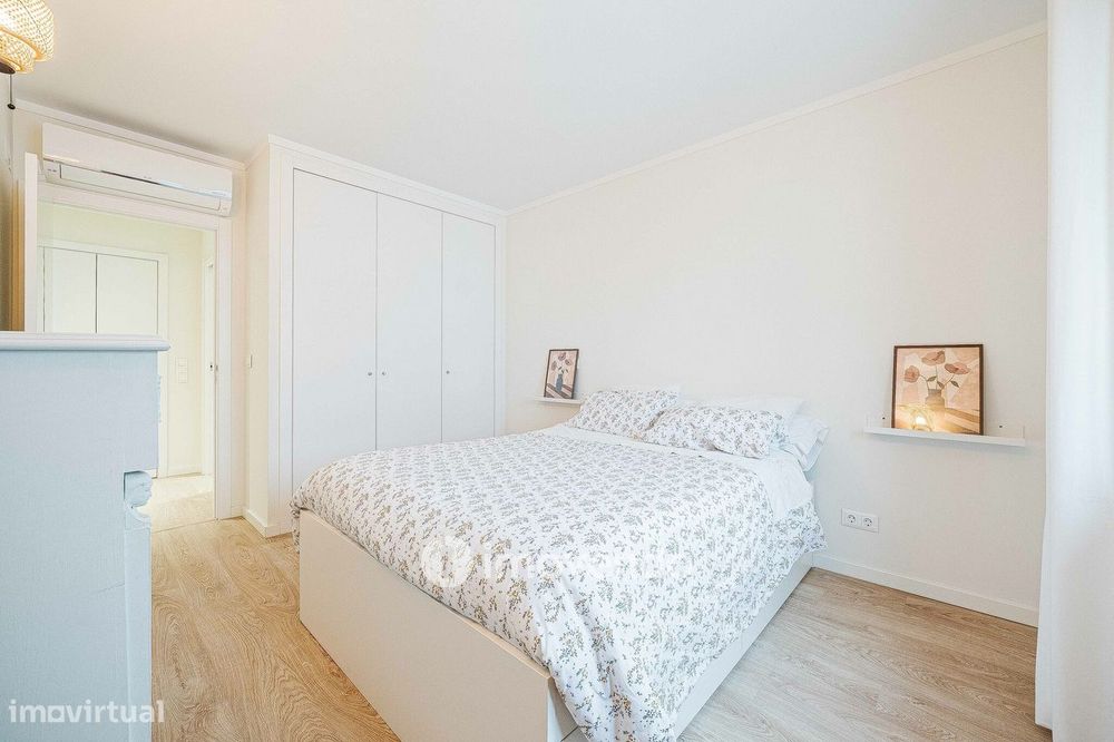 Apartamento T2 moderno, com estacionamento, na Alta de Lisboa