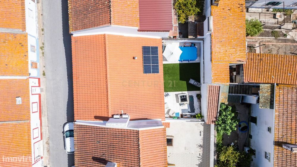 Moradia T2 renovada com espaço exterior e possibilidade de piscina, lo