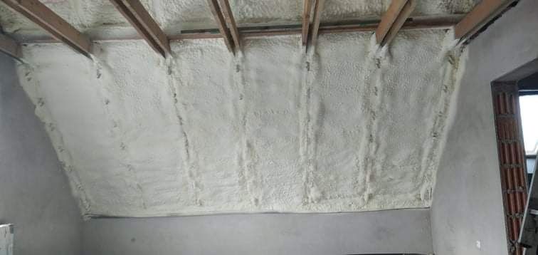 Ocieplanie pianką pur poddasza dachy stropy ocieplenie pianą  izolacje