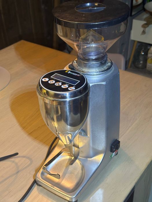 Продам кавомолку Quamar