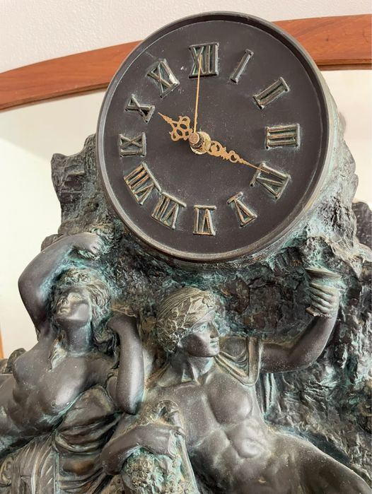 Estatueta Relógio