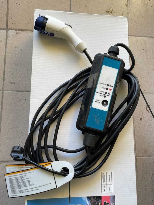 Зарядка зарядное устройство Mitsubishi Outlander PHEV