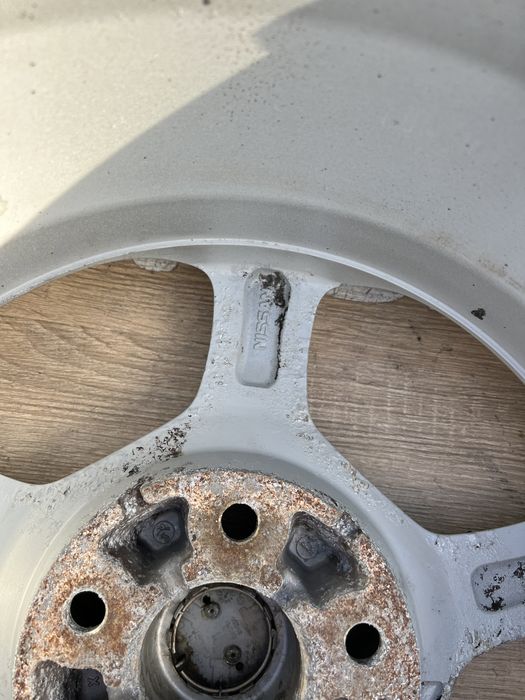 Диски Nissan Leaf 5/114.3 r16 et40 6.5j dia66.1 як нові