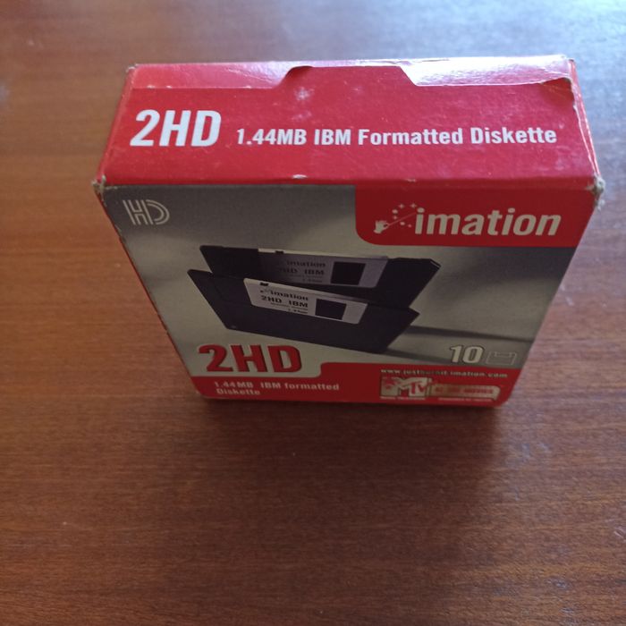 Caixa de 10 disquetes 3,5 " 2 HD seladas