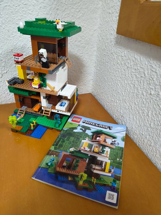 Lego Minecraft Nowoczesny domek na drzewie 21174