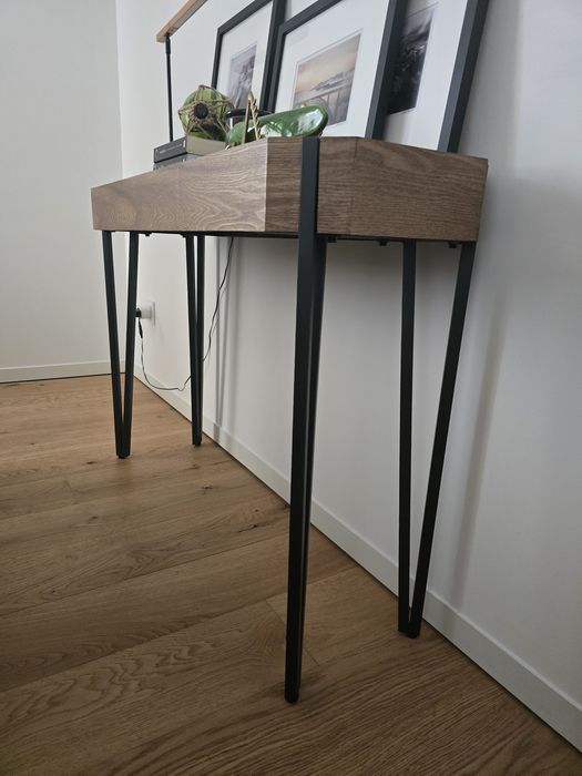 Mesa de apoio madeira e metal preto
