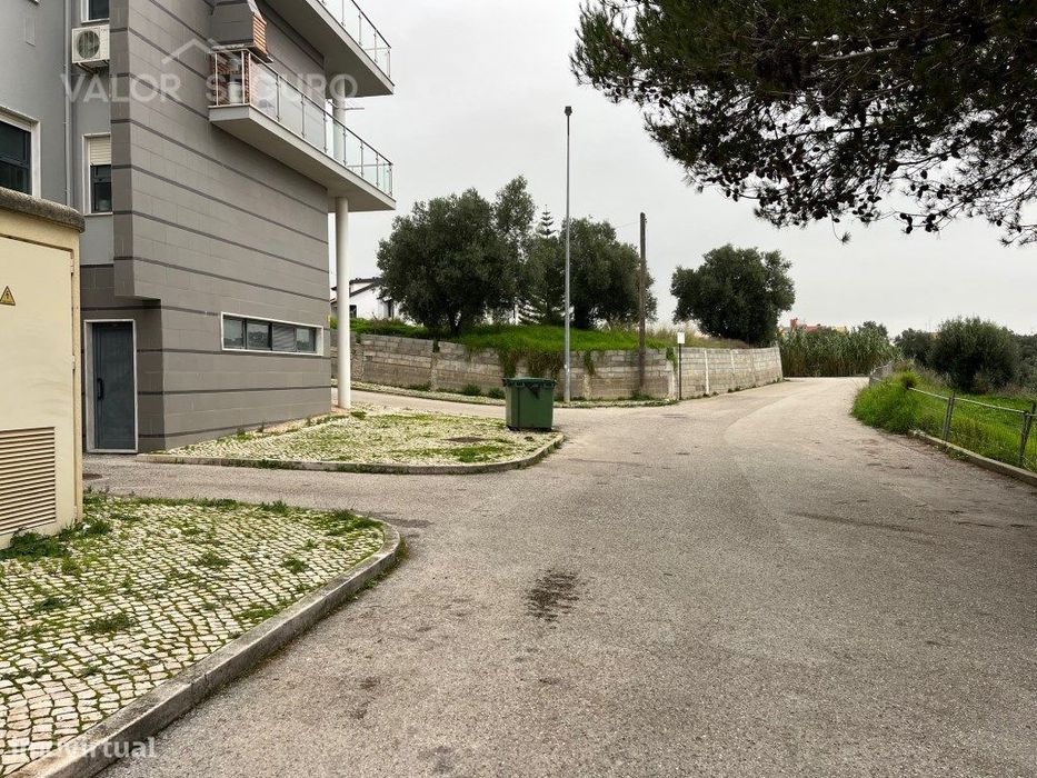 Terreno urbano para construção de 2 prédios em Arcena