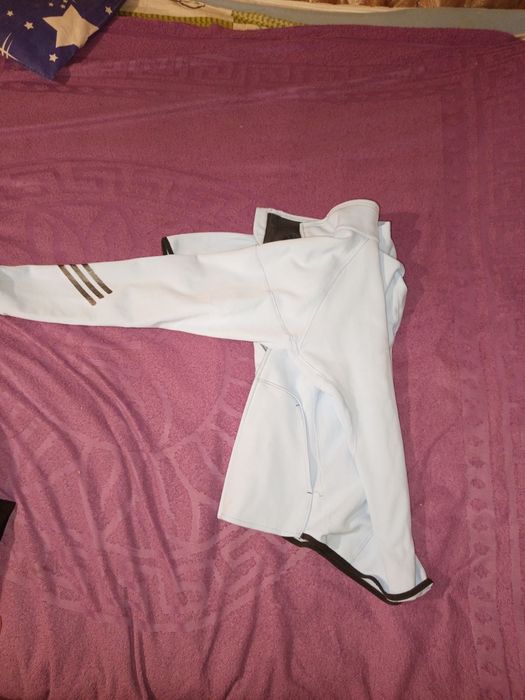 Продам кофту з вирваним замком