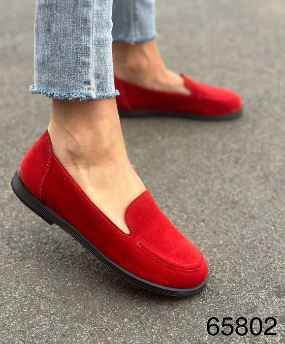 Жіночі шкіряні туфлі в кольорах