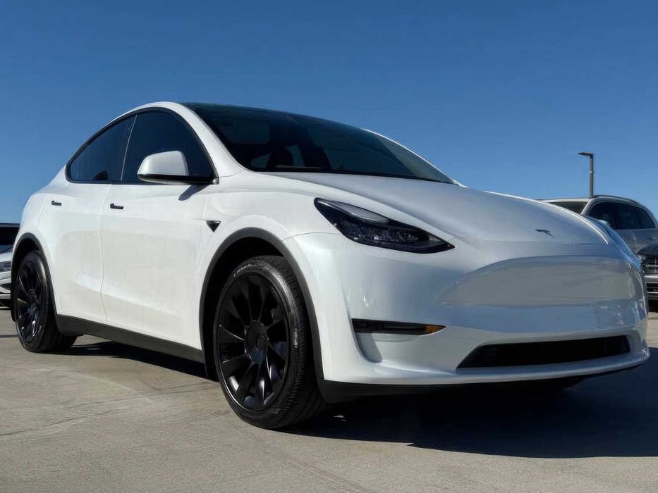 Tesla Model Y Long Range      2023