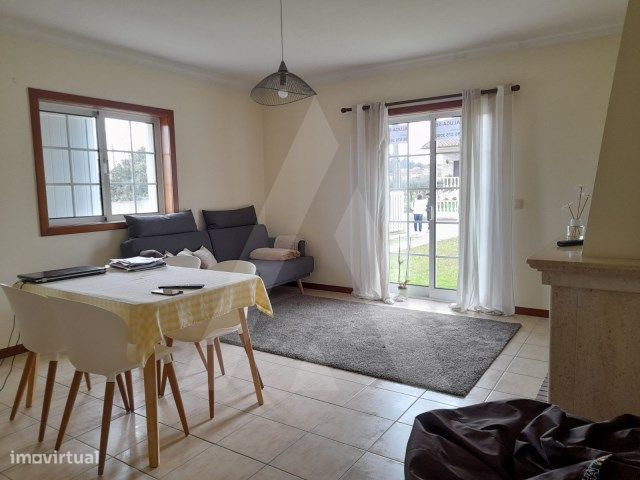 Apartamento T2 com garagem e espaço exterior em Fermentelos