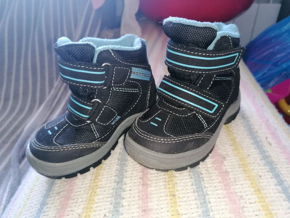 Buty chłopięce zimowe ocieplane w rozmiarze 21