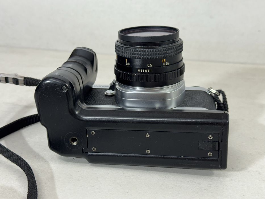 Aparat Pentax MG + obiektyw + uchwyt na baterie