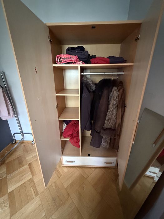 Szafa z pułkami