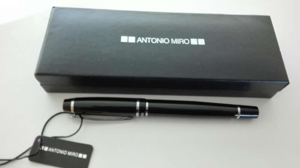 Esferográfica António Miró