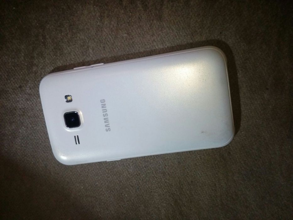 смартфон Samsung j1 белый