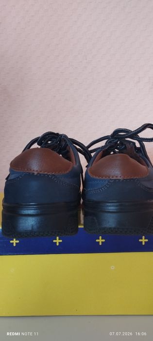 Нові дитячі туфлі
