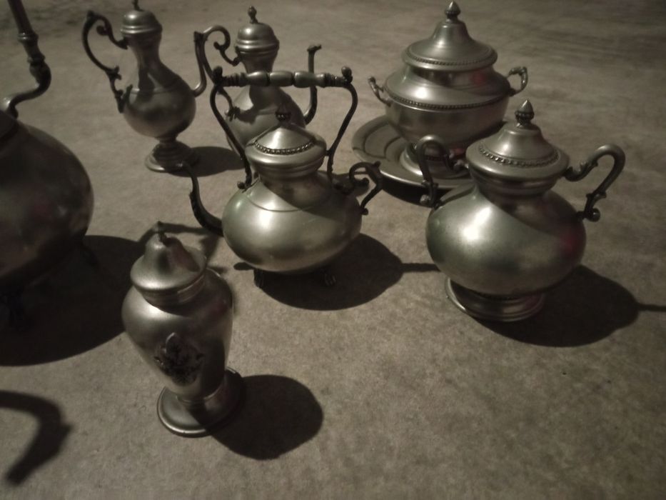 Loiça em estanho. Como novos.