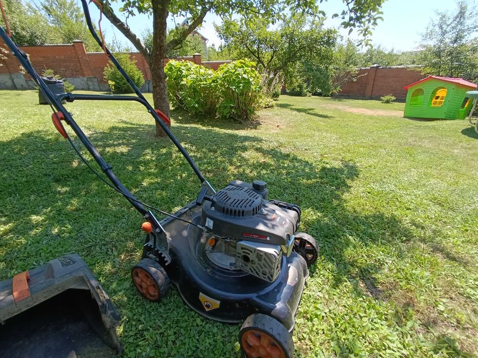 Прибирання території - подвір'я, послуги садівника, культивація землі
