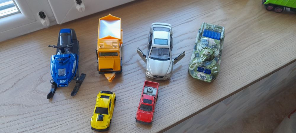 Машинки, модельки