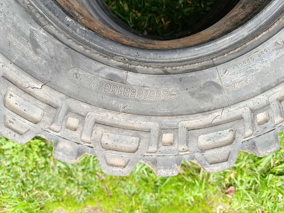 Pneus 235 85 R16C