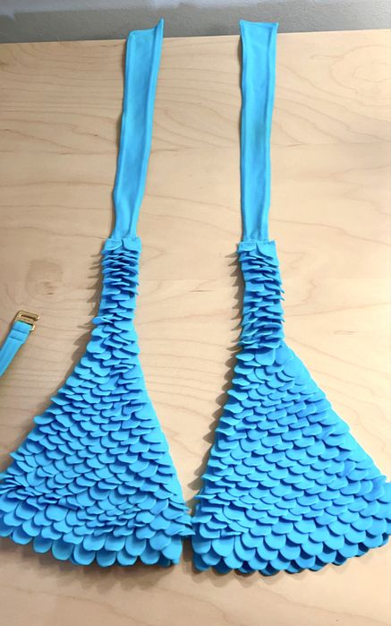 Bikini azul em escamas da Rosa Clará