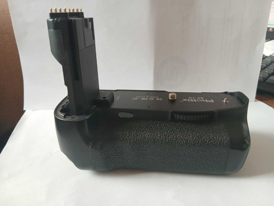 Phottix BP-7D батарейна ручка