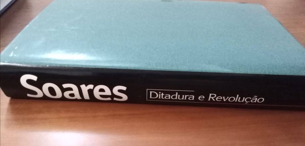 Soares - Ditadura e Revolução de Maria João Avillez