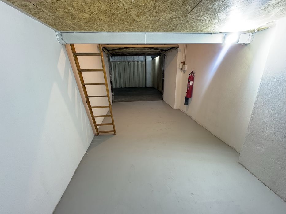 Garagem Box à Venda com Mezanino – Av. Bento de Jesus Caraças, Setúbal