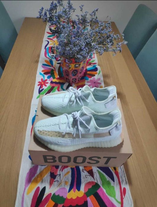 Yeezy Boost 350 v2 Hyperspace