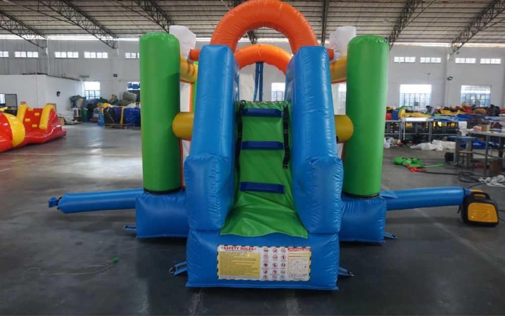 Insuflavel saltitão com escorrega - Novo