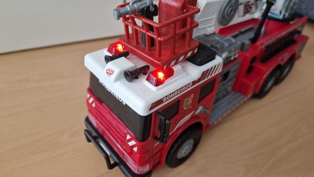 Camião de bombeiros (Dickie Toys)