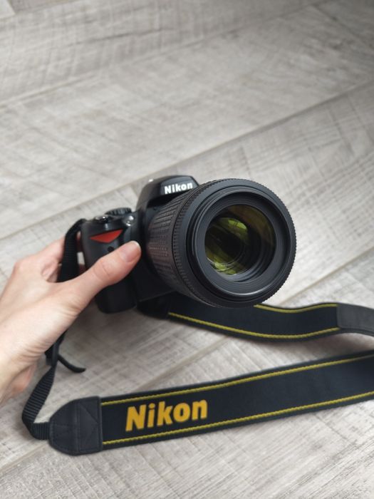 Продам зеркальний фотоапарат Nikon D40