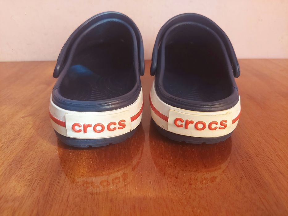 Тапочки фірми crocs оригінал 

Стан класний 

Привезено із закордону в