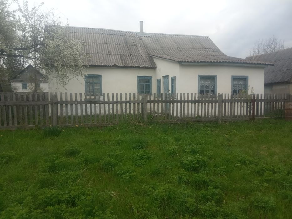 Продам хату с.гульськ,центр села 5000 уо. т0986154653