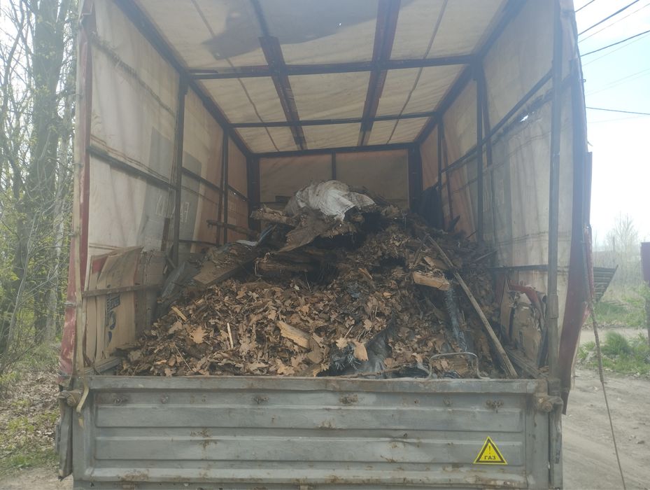 Вивіз будівельного сміття гілок старої меблі