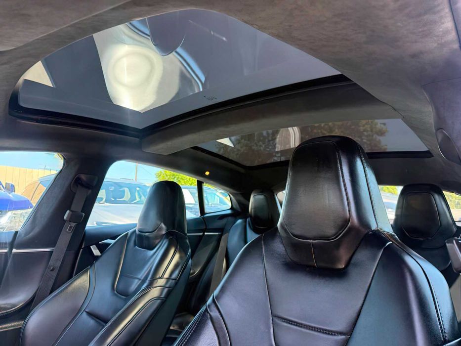 Tesla Model S      2015