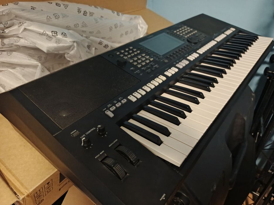 Keyboard Yamaha PSR S775