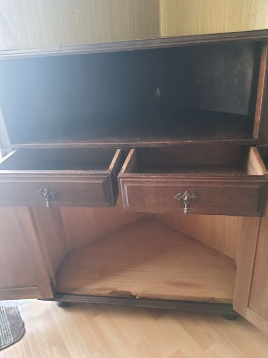 Movel de canto antigo para a televisão
