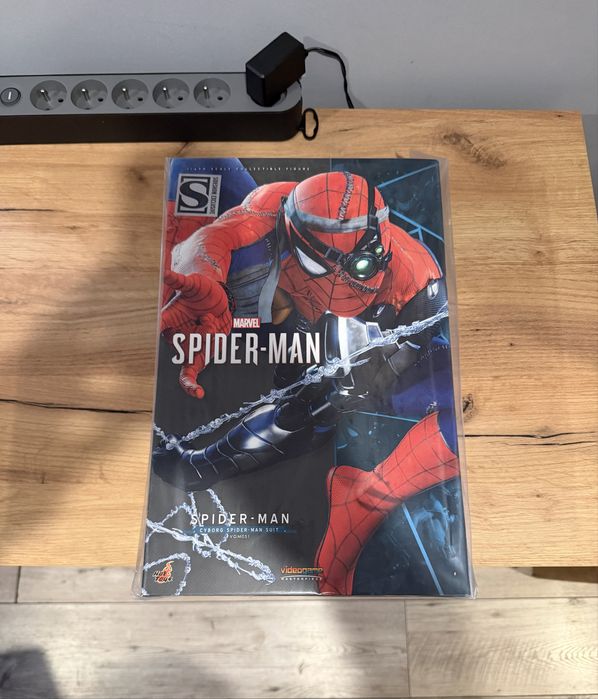 Hot toys spider man Marvel Cyborg