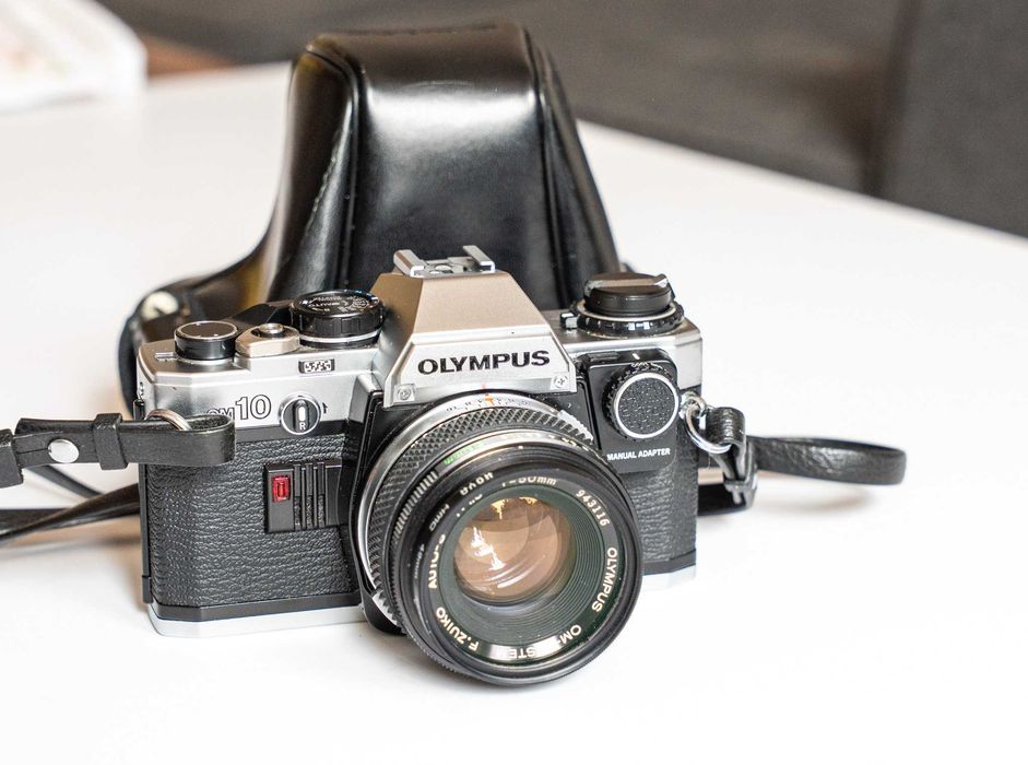 Aparat fotograficzny OLIMPUS OM10 + obiektyw F.ZUIKO 50mm f1,8 stan bardzo dobry + FUTERAŁ + filtr ochronny